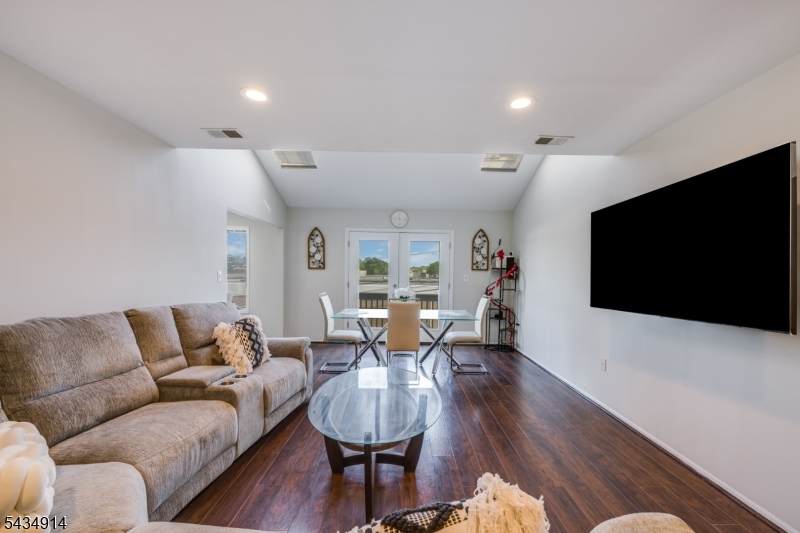 116 Peach St - Photo 1