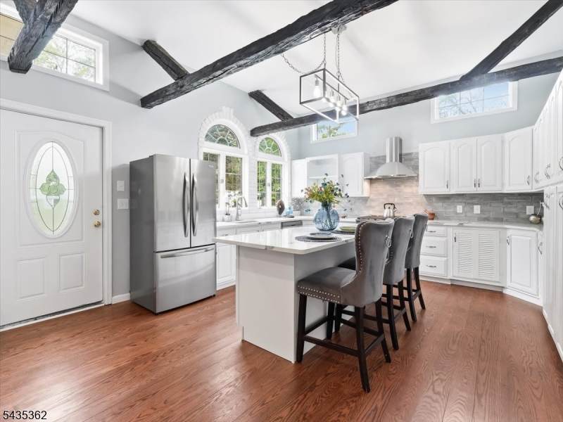 2 Linden Ave - Photo 1