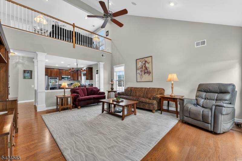 717 Thistle Hill Ln - Photo 1