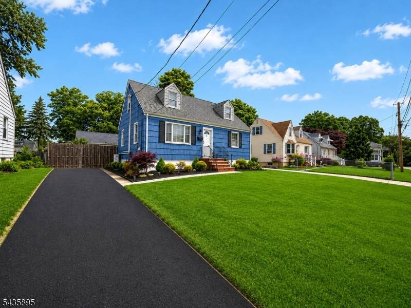 89 Leo St - Photo 1