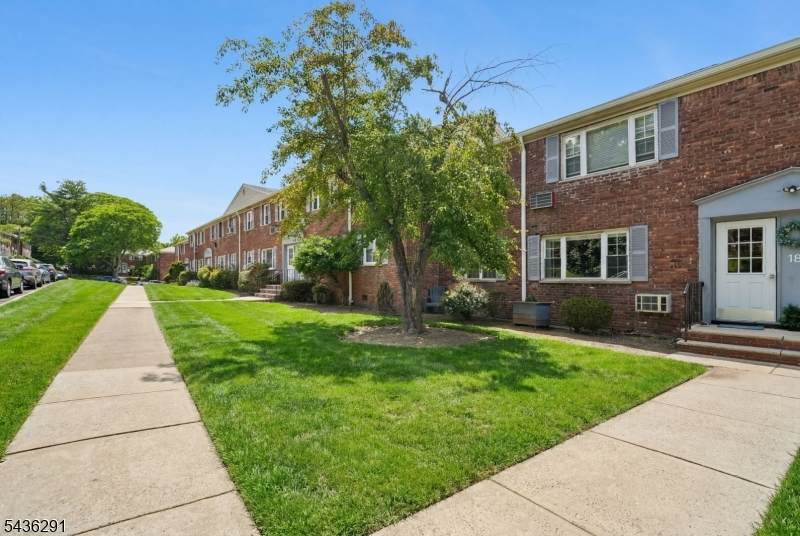 18 Wedgewood Dr - Photo 1