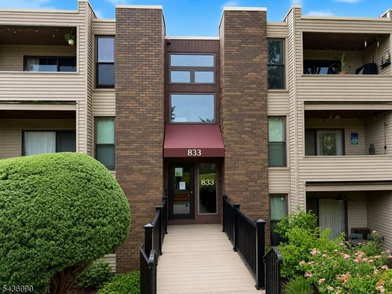 833 Main - Photo 1
