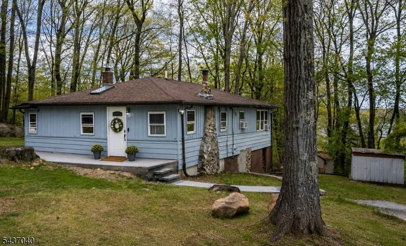 15 Mohican Ave - Photo 1