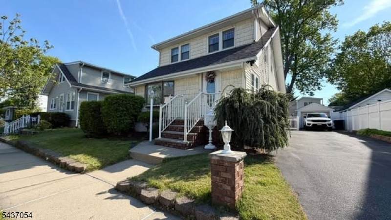 49 Orange Ave - Photo 1