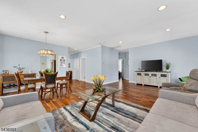 32 Benjamin St - Photo 1