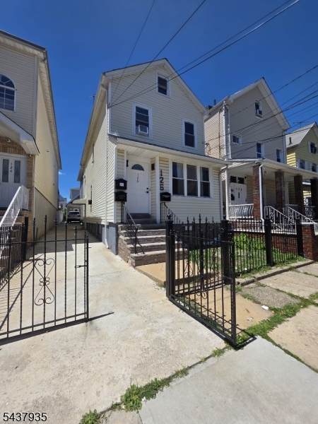126 Smith St - Photo 1