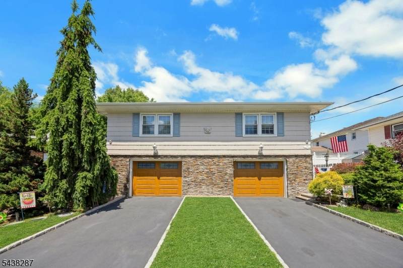 184 W Passaic Ave - Photo 1