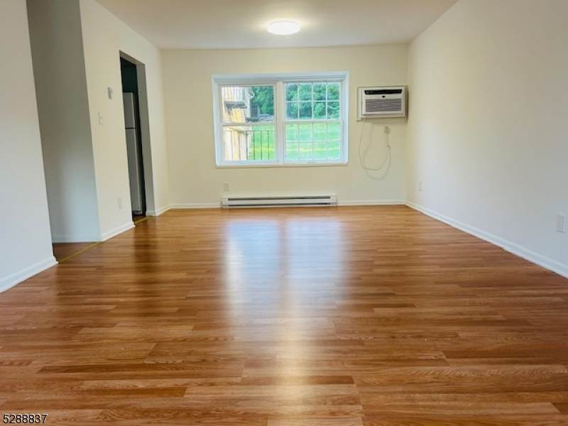 7 Hillside Ave - Photo 1