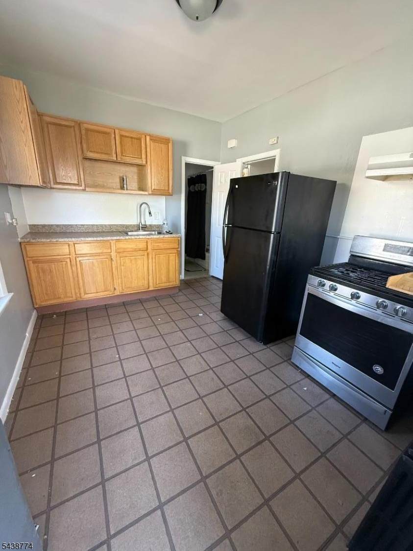54 Sassafras St - Photo 1