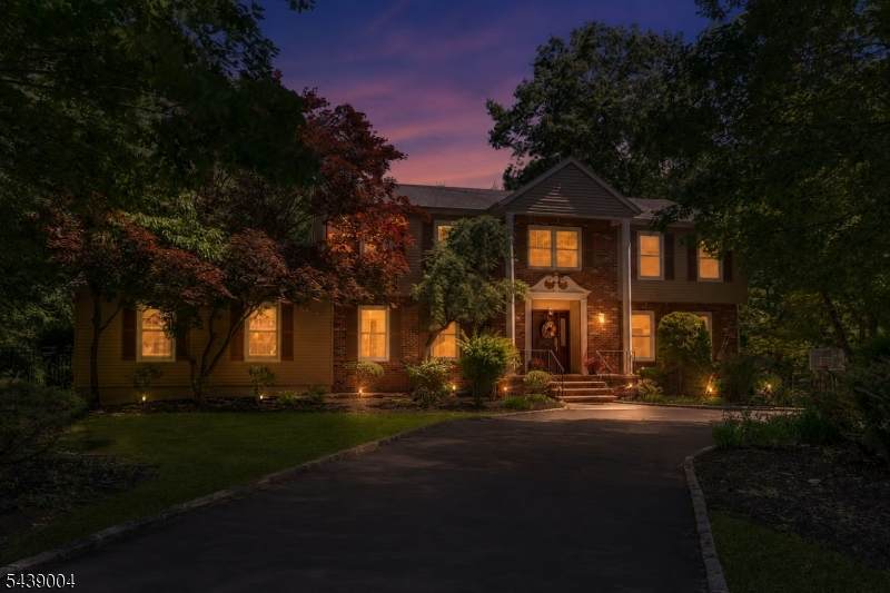 10 Moonshadow Ct - Photo 1