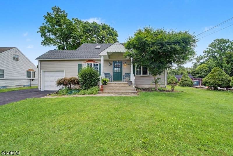 84 Roosevelt Ave - Photo 1