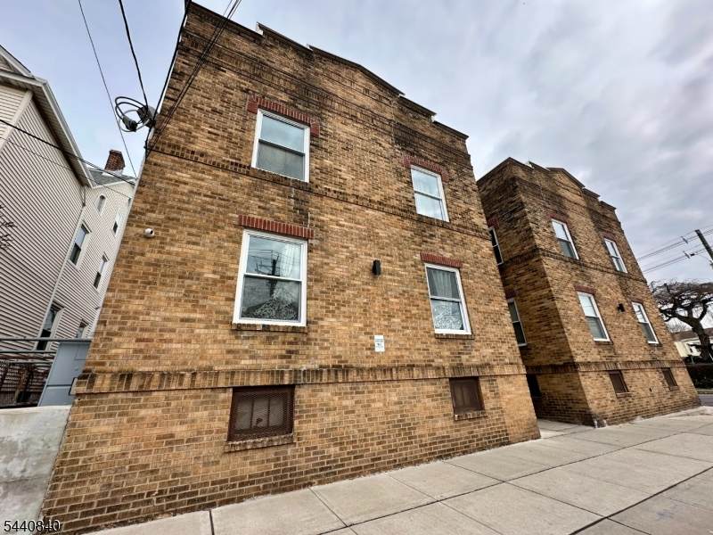 201 Marshall St - Photo 1