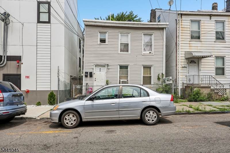 63 Pearl St - Photo 1