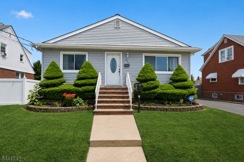 825 Mccandless Pl - Photo 1