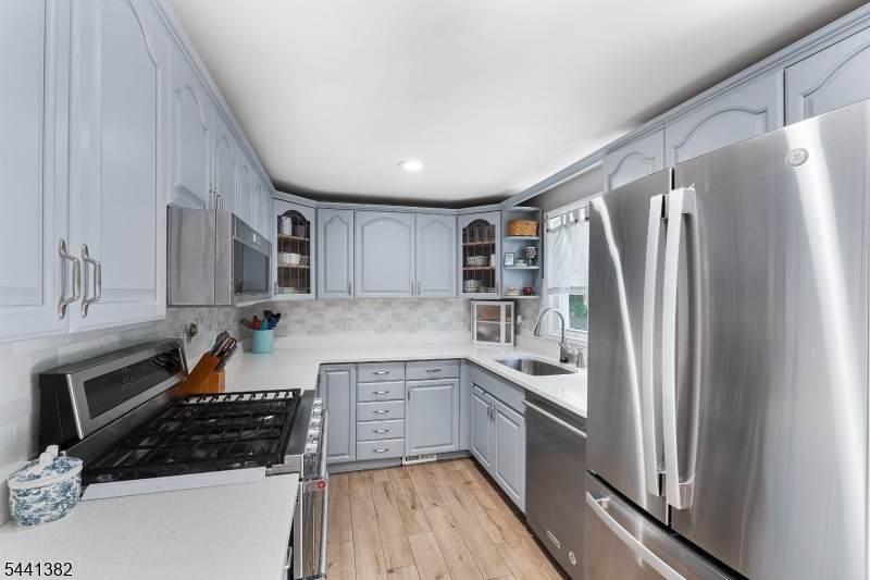 19 Glenview Dr - Photo 1