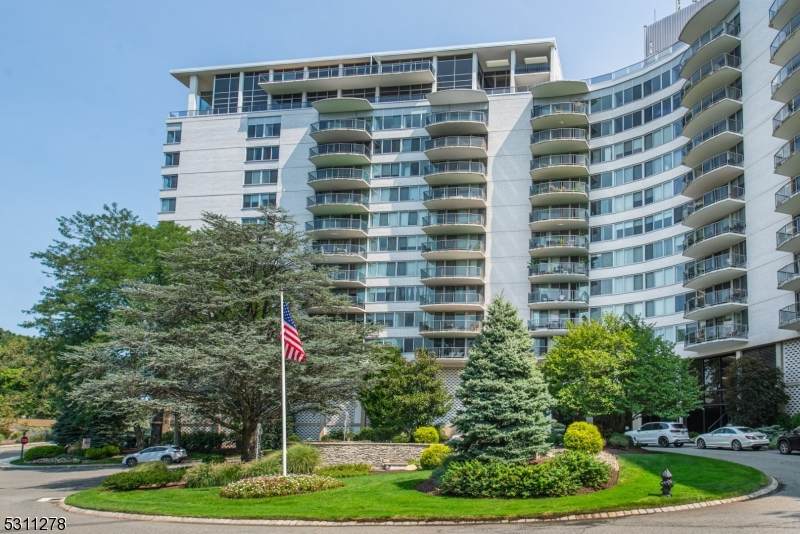 1 Claridge Dr - Photo 1