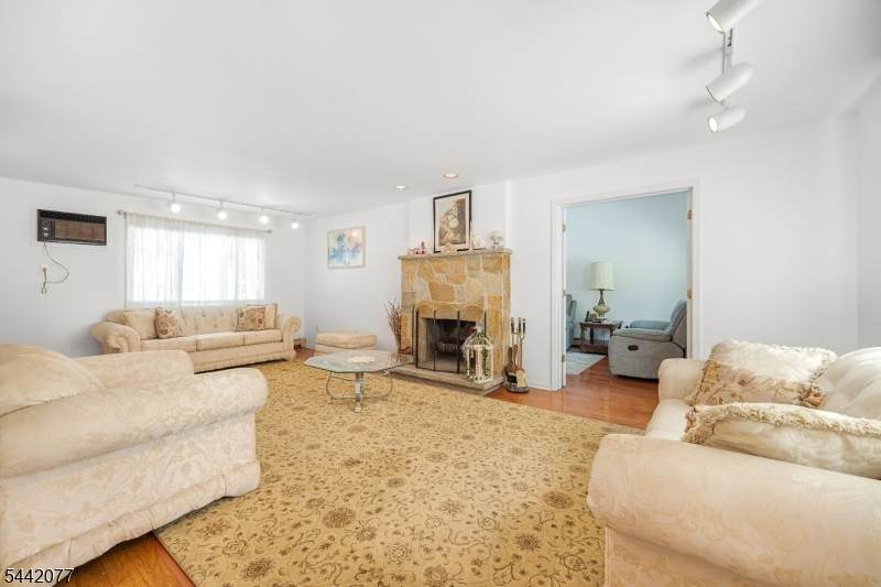 15 E Pierrepont Ave - Photo 1