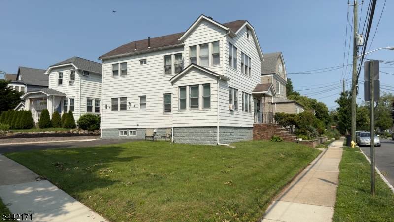 198 Baldwin St - Photo 1