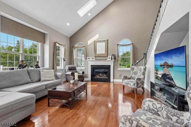 https://bt-photos.global.ssl.fastly.net/gsmls/orig_boomver_2_4038415-2.jpg