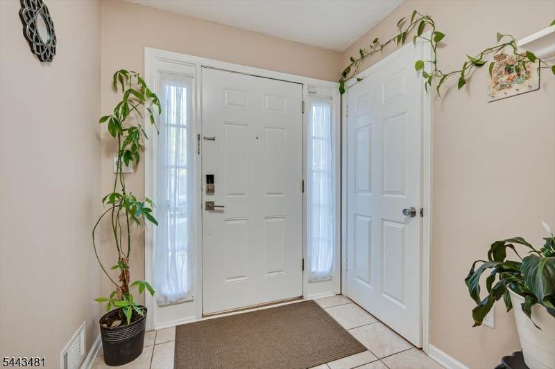 https://bt-photos.global.ssl.fastly.net/gsmls/orig_boomver_2_4038429-2.jpg