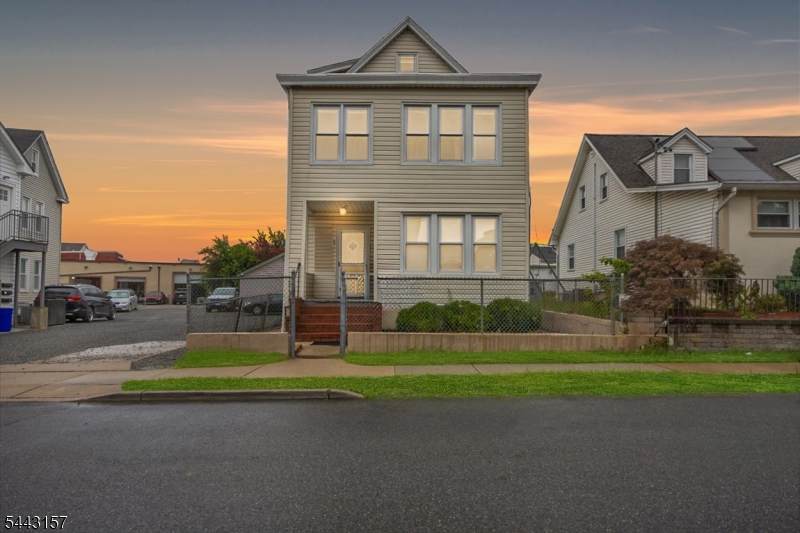 9 Morris Ave - Photo 1