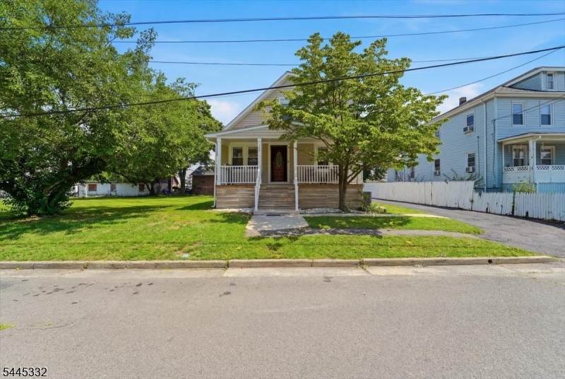 409 Hancock St - Photo 1