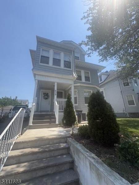 637 Parker St - Photo 1