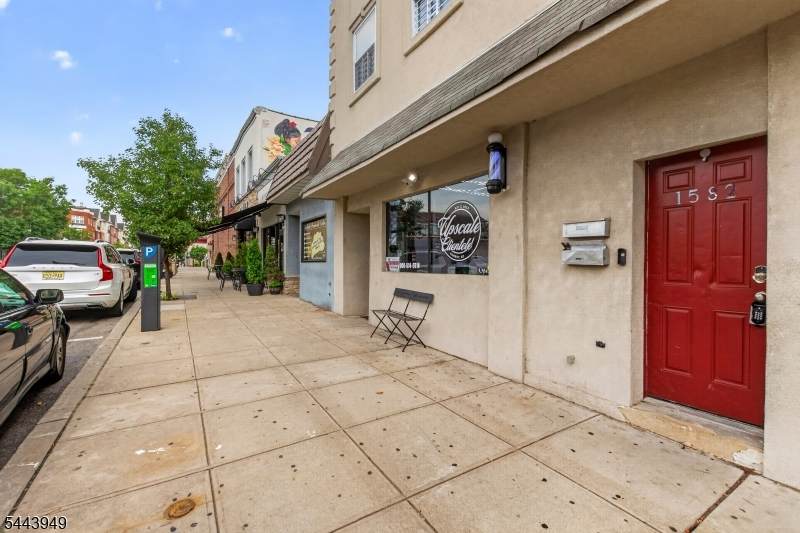1582 Irving St - Photo 1