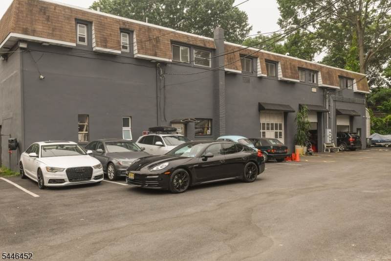 81 Wabash Ave - Photo 1
