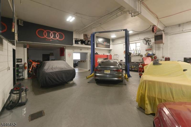 https://bt-photos.global.ssl.fastly.net/gsmls/orig_boomver_2_4040398-2.jpg