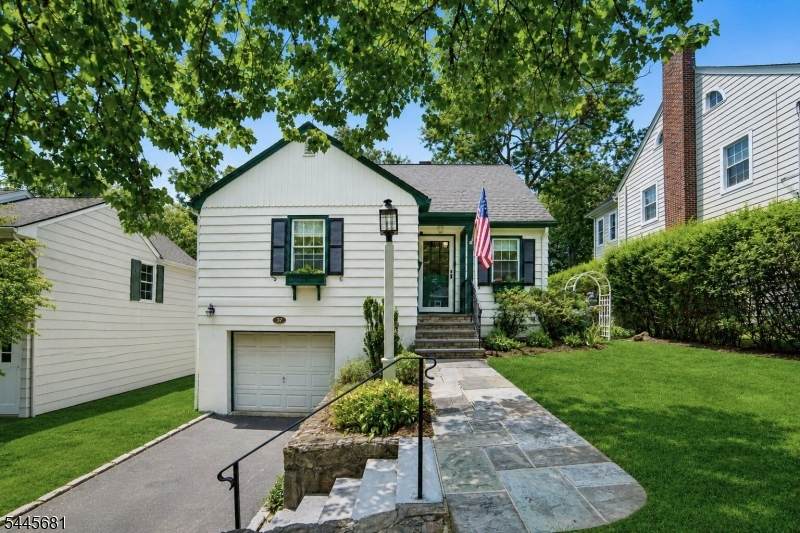 37 Knollwood Ave - Photo 1