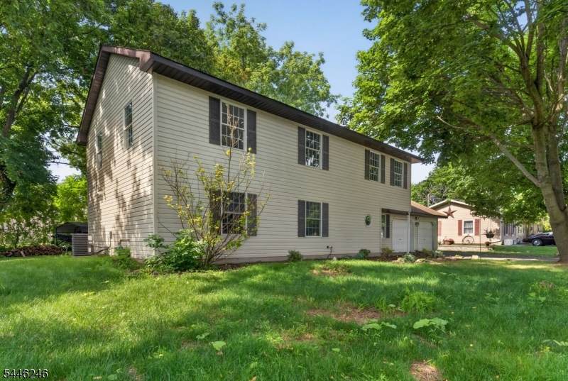 940 Hobson St - Photo 1