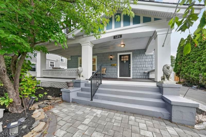 121 E Maple Ave - Photo 1