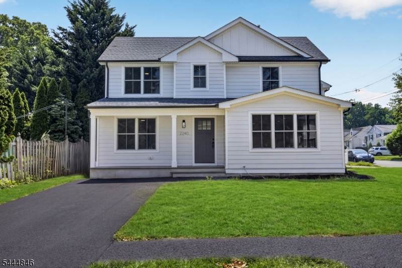 2240 Evergreen Ave - Photo 1