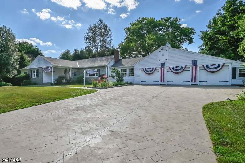 5 Pardun Ave - Photo 1