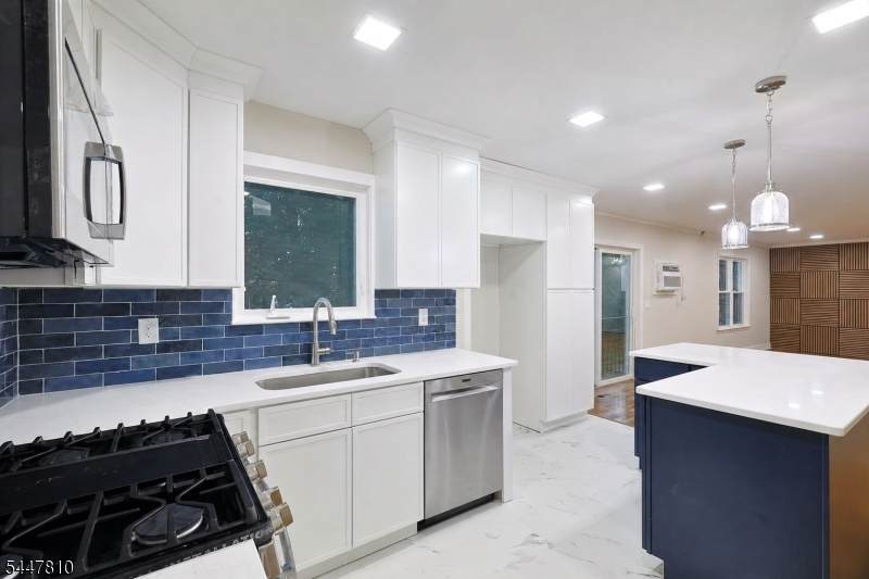 https://bt-photos.global.ssl.fastly.net/gsmls/orig_boomver_3_4041705-2.jpg