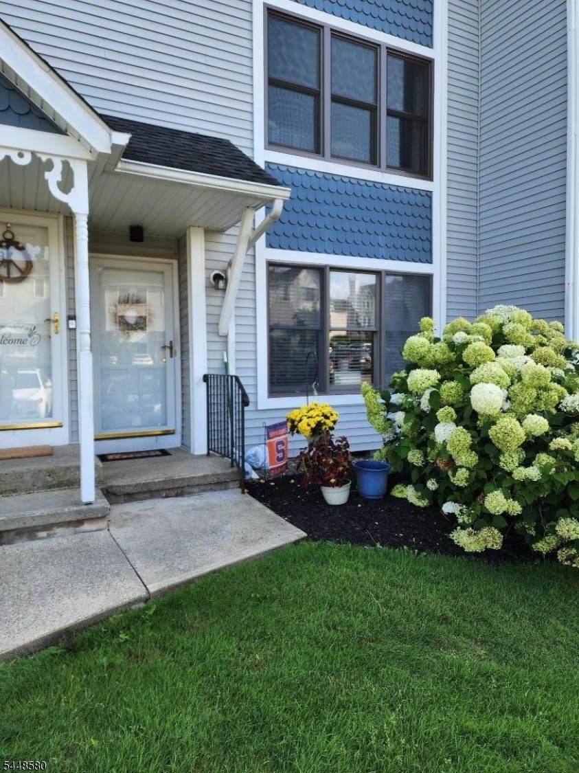 11 Burlington Ct - Photo 1