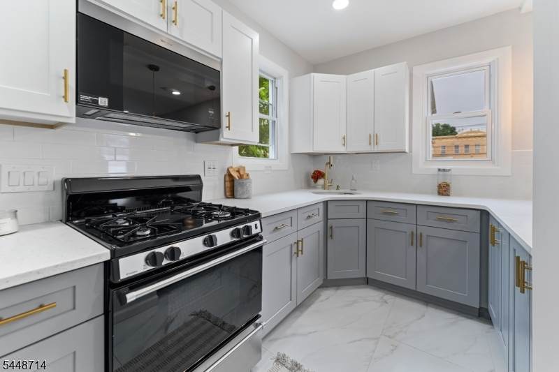 947 William St - Photo 1