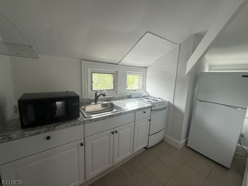 206 Bellevue Ave Apt 3 - Photo 1