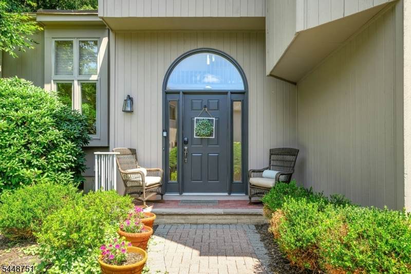 14 Robinhood Dr - Photo 1