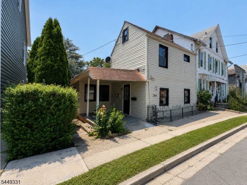 286 Chambers St - Photo 1