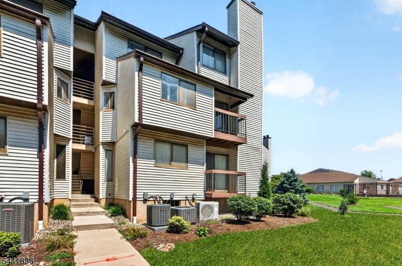 3411 Richmond  Ct - Photo 1