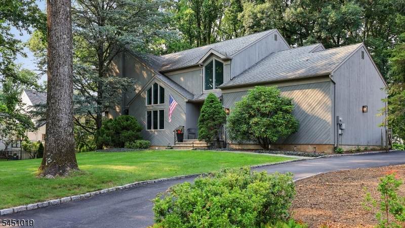 8 Cayuga Way - Photo 1