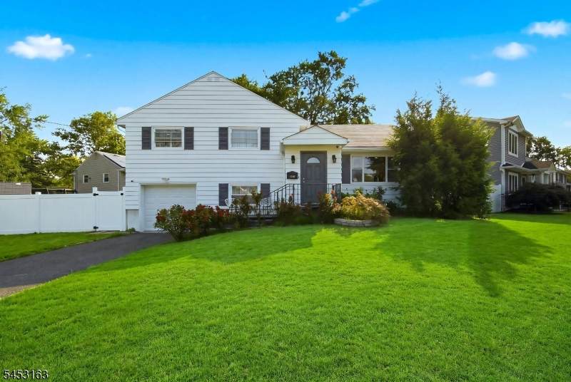 2020 N Stiles St - Photo 1