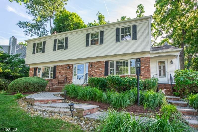 12 Colonial Dr - Photo 1
