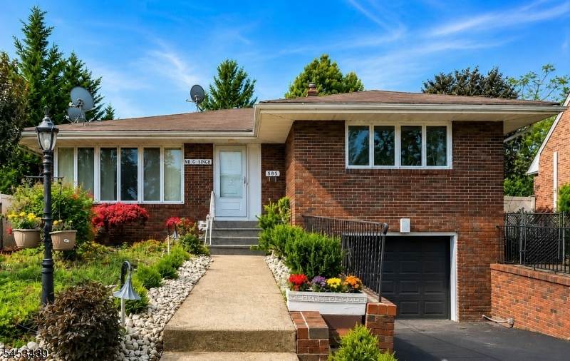 585 Noe Ave - Photo 1