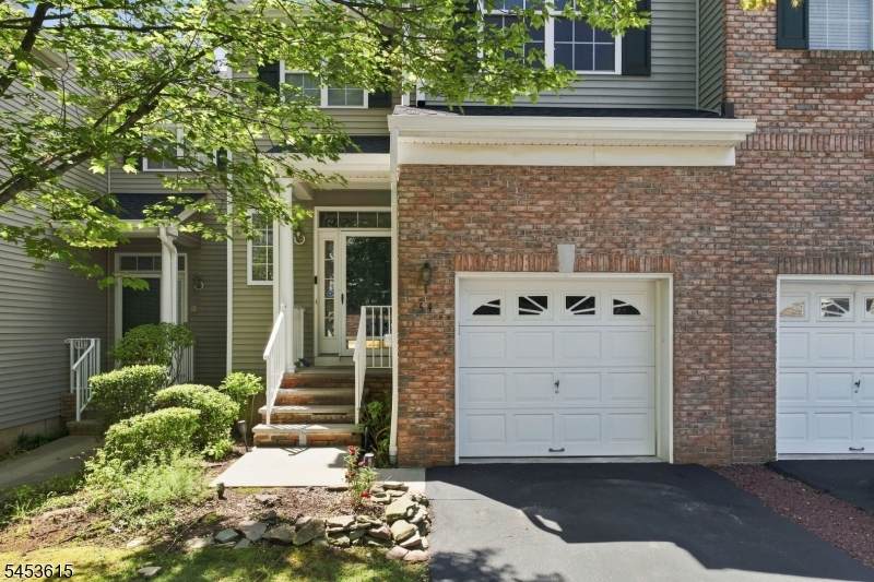 54 Jackson Ave - Photo 1