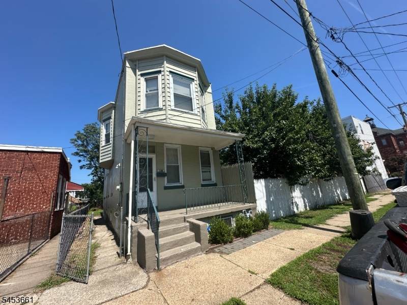 139 S Sussex St - Photo 1