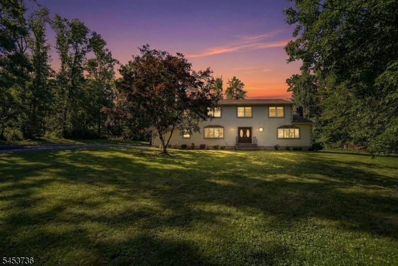 6 King Arthurs Ct - Photo 1