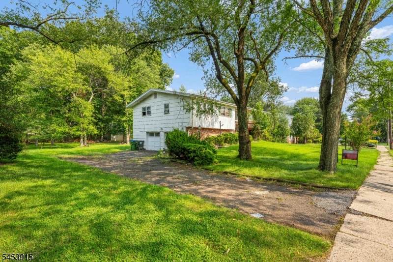 454 Plainfield Rd - Photo 1